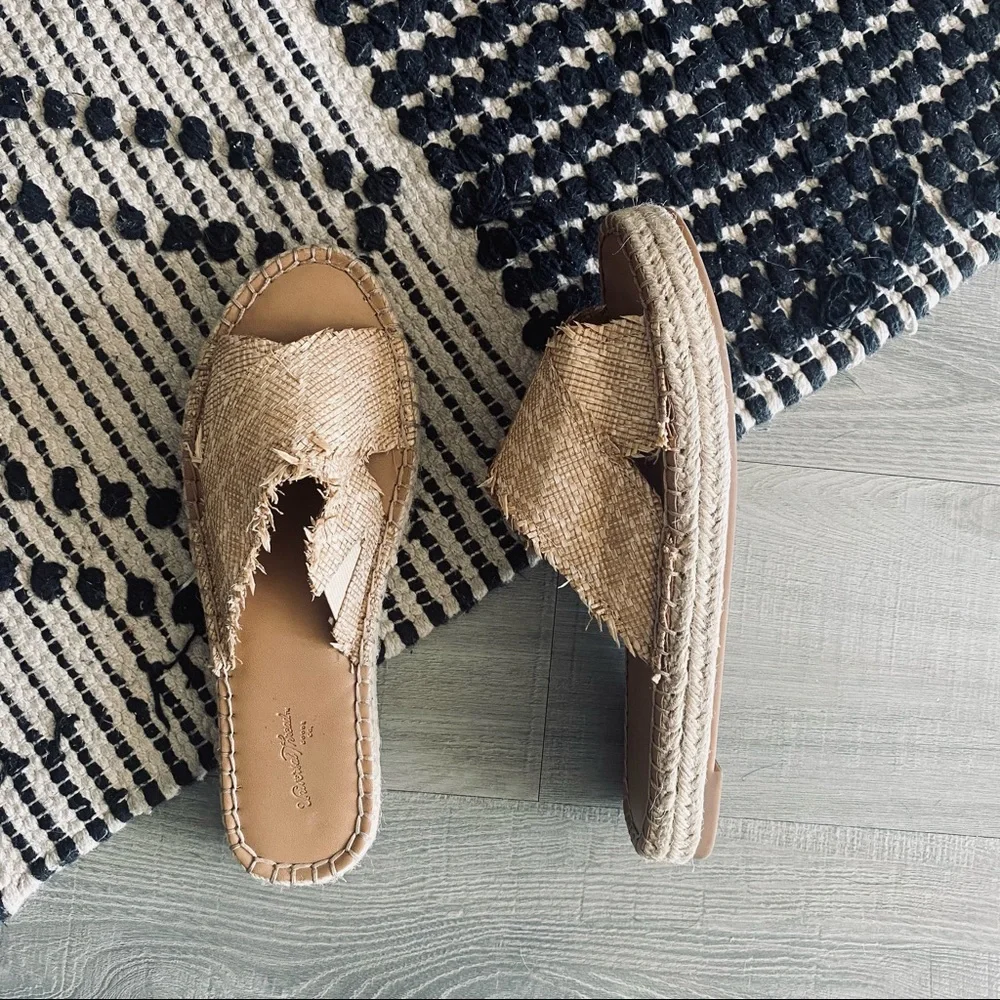 Universal Thread Natural Tan Frayed Espadrille Slide Sandals